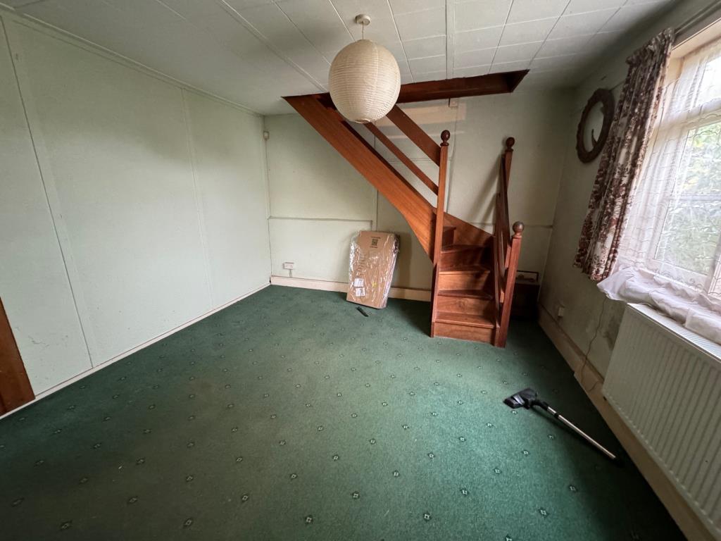 Lot: 106 - PERIOD COTTAGE FOR IMPROVEMENT - Living room 1